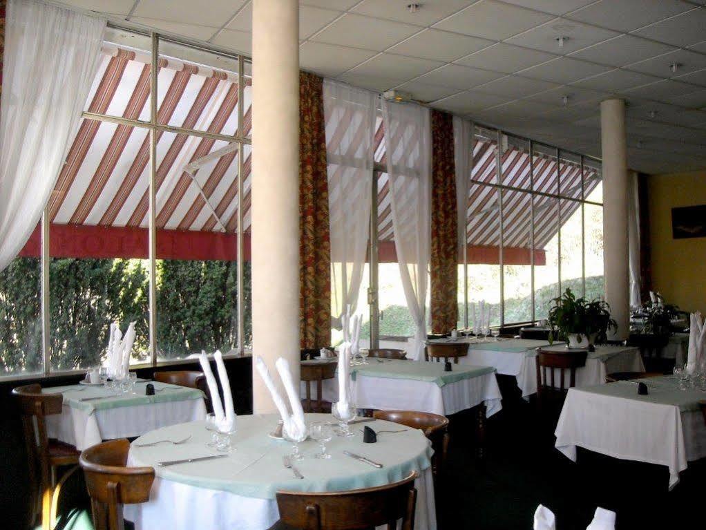 Logis Terrasse Hotel Lisieux Eksteriør billede